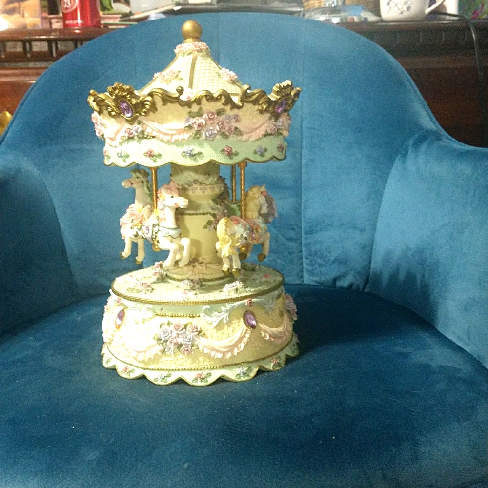 Carousel horse music box